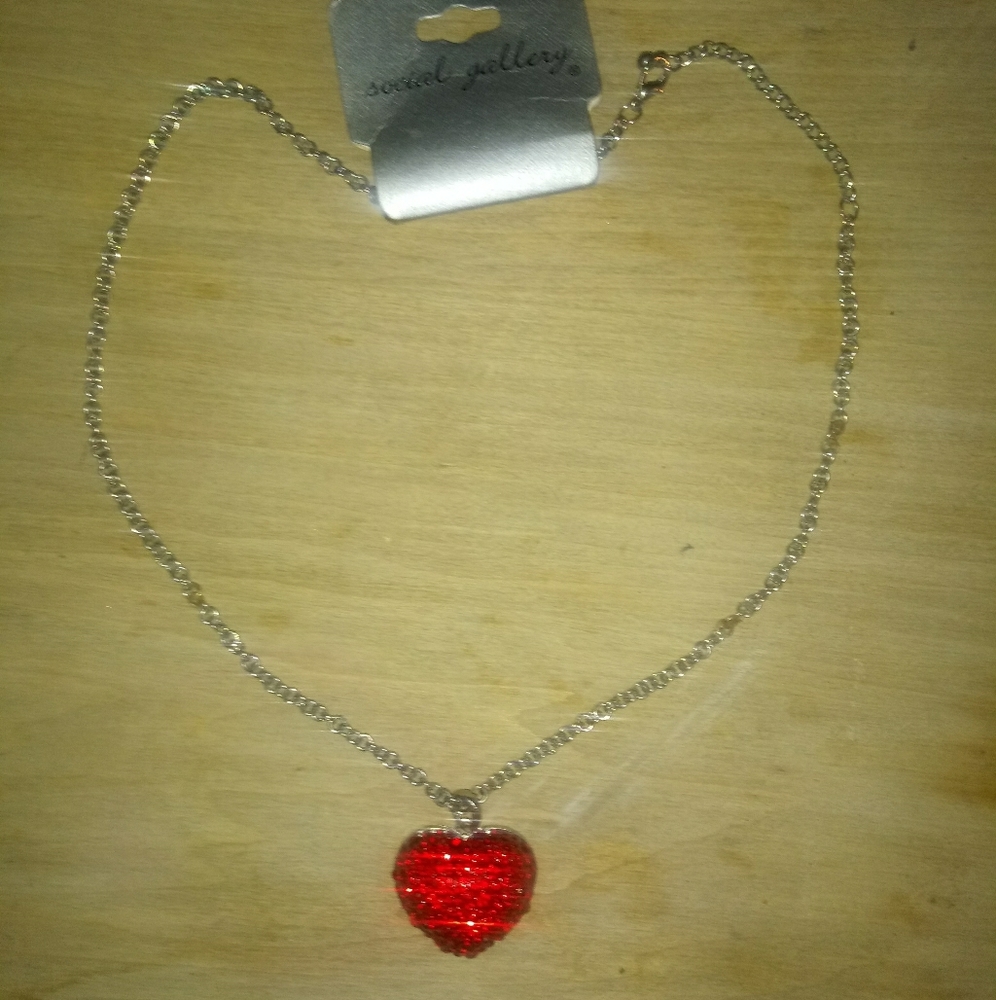 Beautiful ❤ pendent necklace.